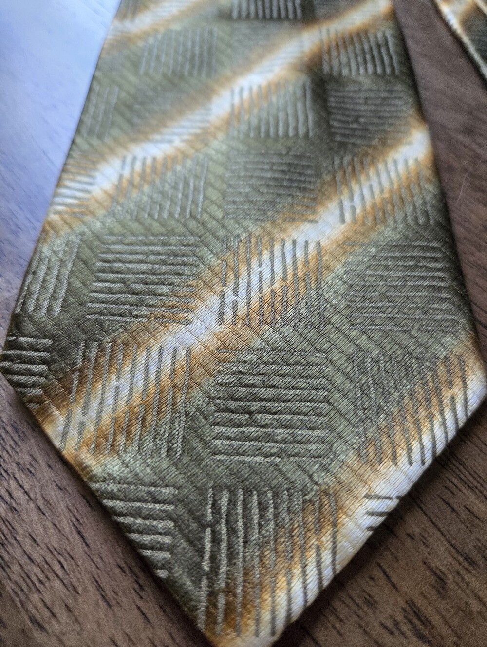 Autumn Hues Bugatchi Uomo 100% Silk Tie